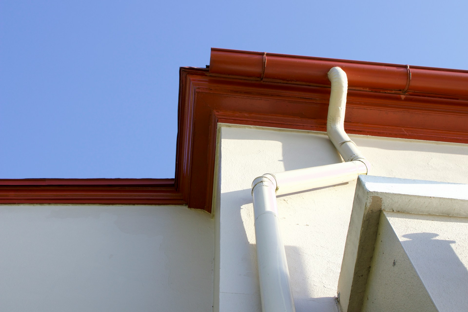 The Risks of DIY Gutter Cleaning in Kitchener-Waterloo